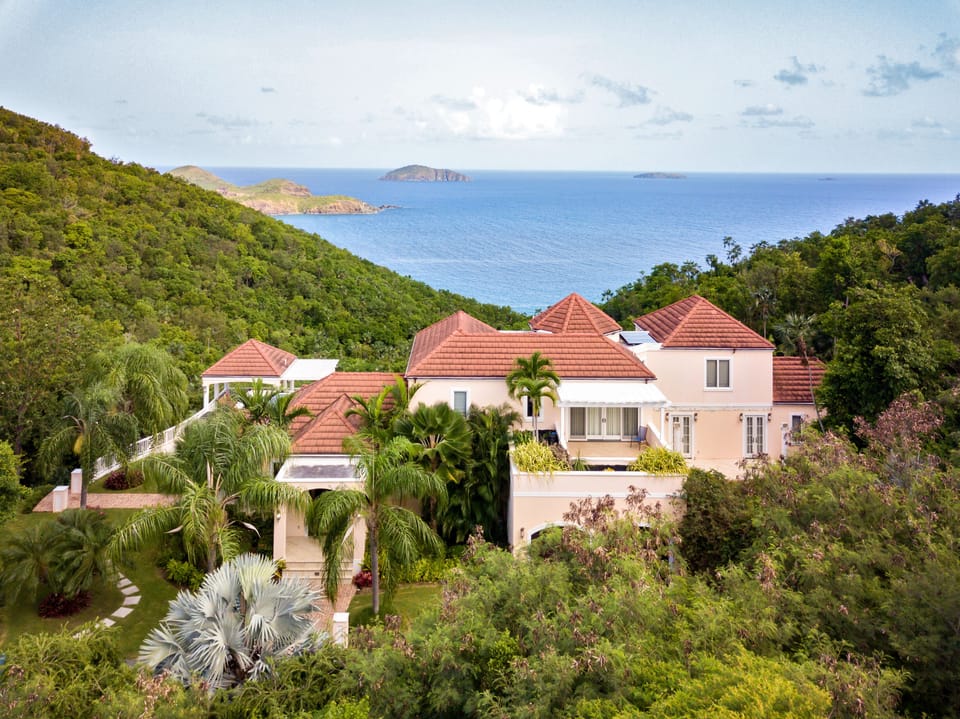 Yes, Lavenvelle really is located in the center of a 397-acre private reserve. 