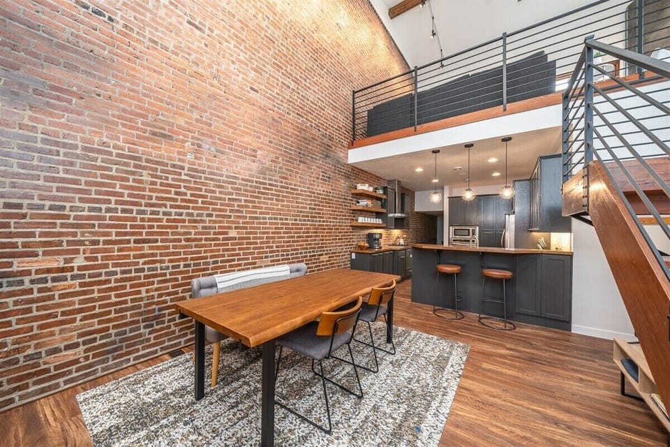 Dining/Kitchen Area