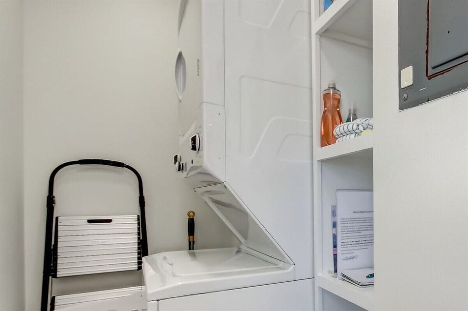 Stacked Washer/Dryer (detergent pods provided)