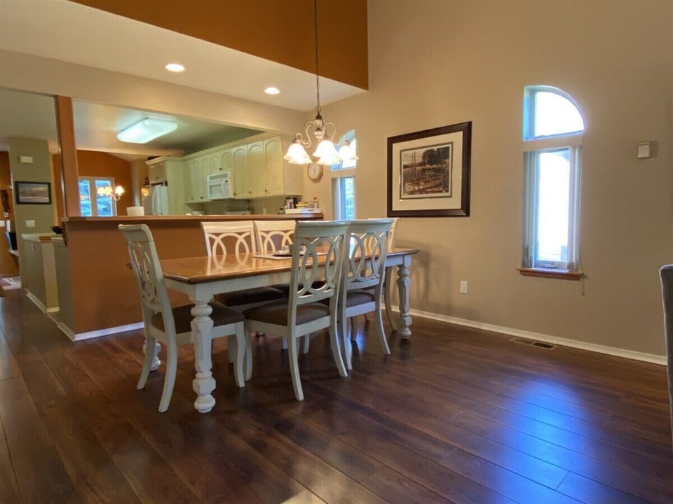Dining table seats 6