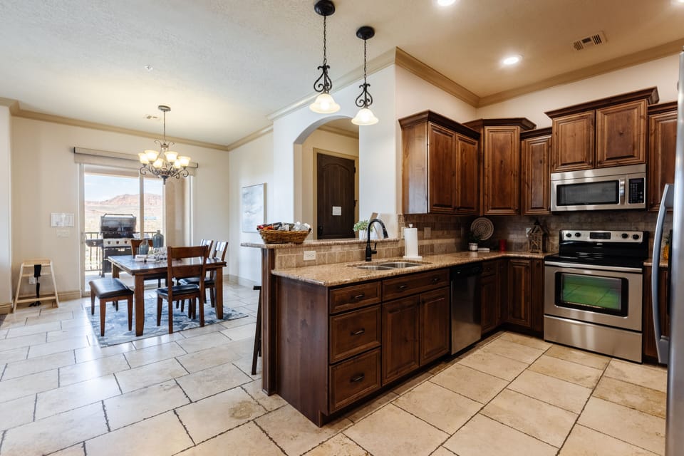 Coral Springs H4 Southern Utah Vacation Rentals- Kitchen