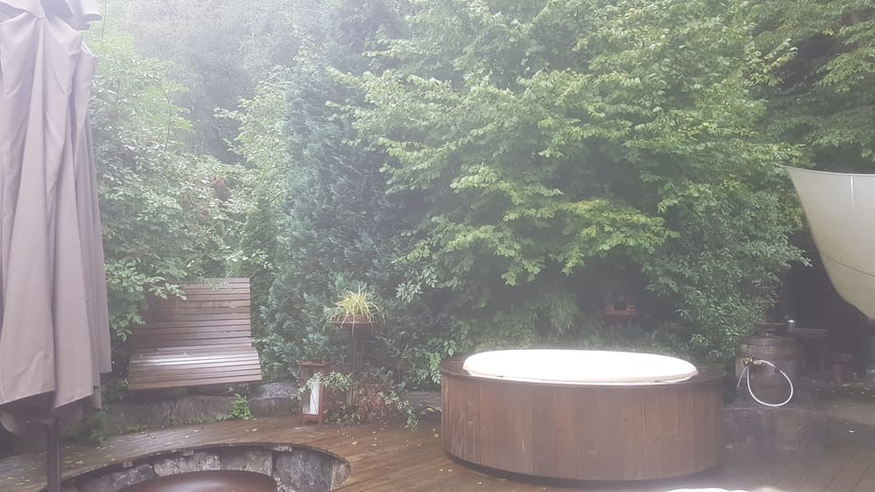 Outdoor spa tub
