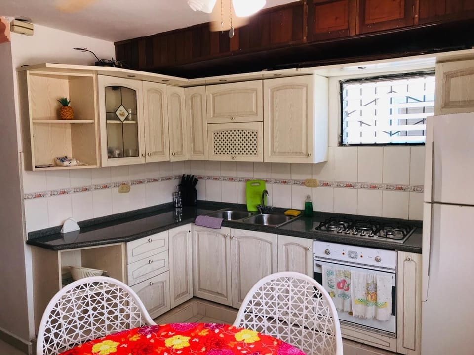 Fully functional kitchen 