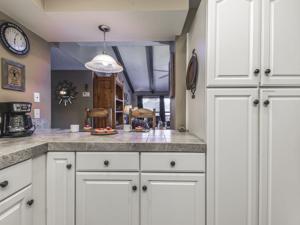 Kitchen - Countertop Seating for 2