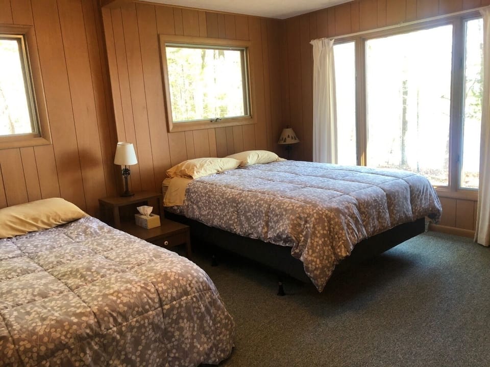 One queen and a single.  Attached bath and huge closet.