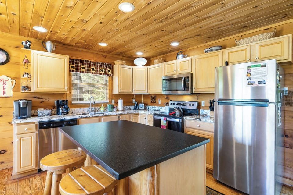 Updated appliances and granite countertops 