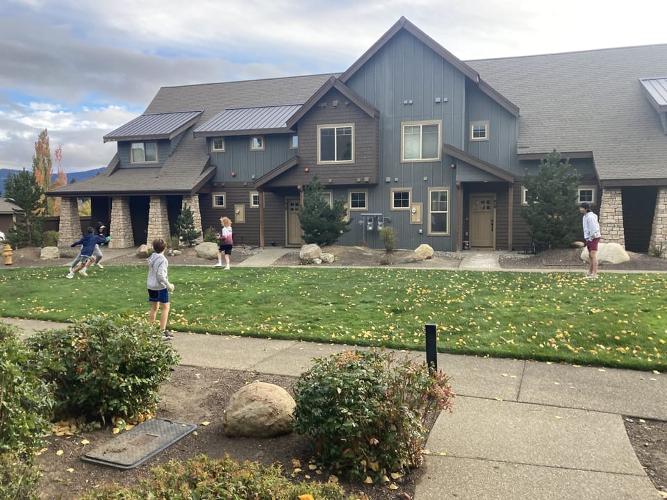Shared lawn space - perfect for football toss or corn hole ! 🏈