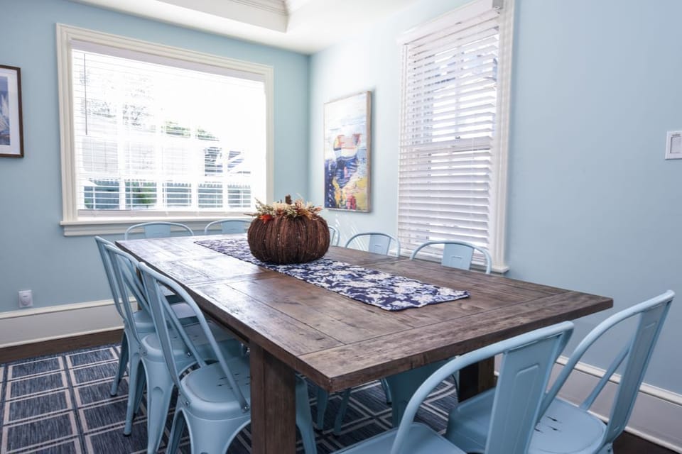 Separate dining area offers seating for up to 10 people.