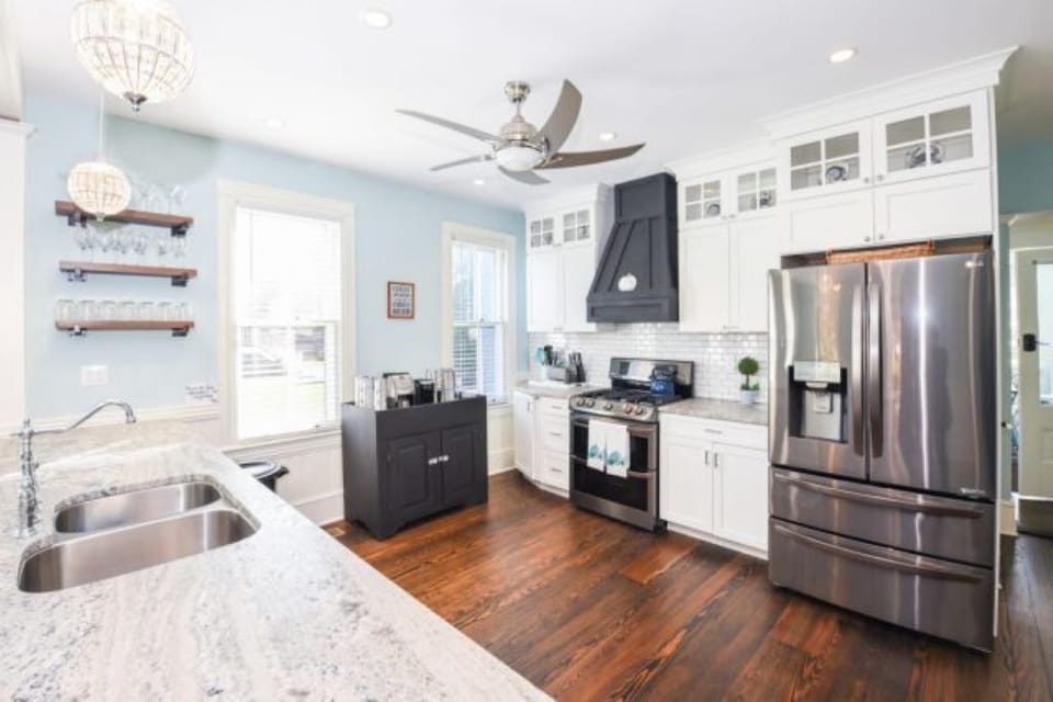 Open concept kitchen with all of the amenities. 