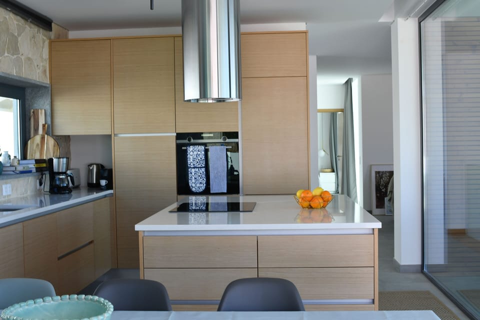 modern kitchen includes dining area (seats 10) inside 
