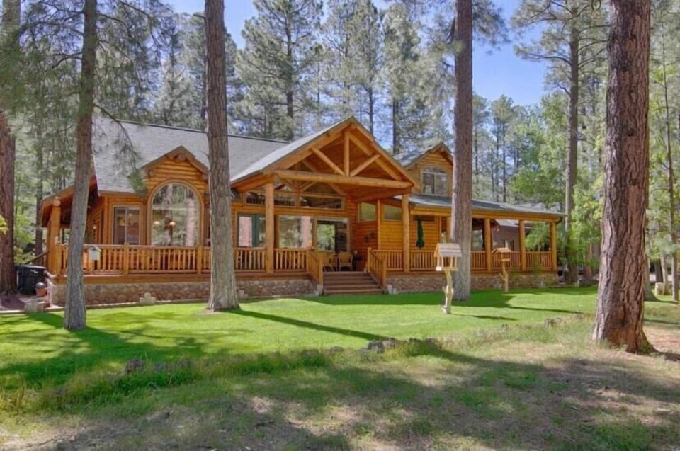 Back of cabin, facing golf course fairway