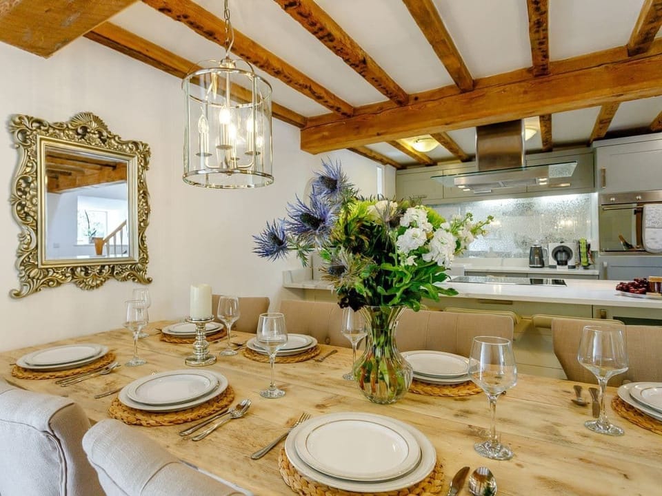 Open plan dining and kitchen area