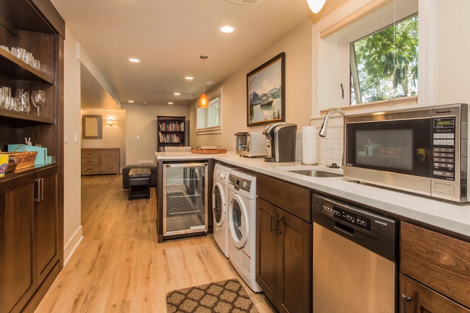 Guest Suite: Kitchen