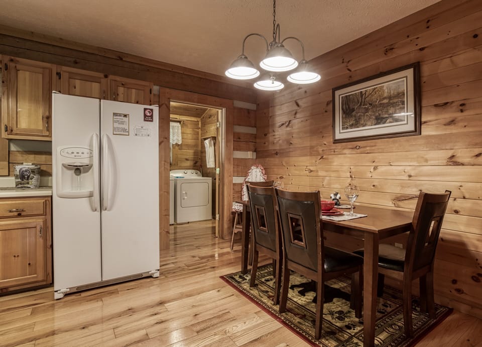 Pet Friendly Cabin in the Smoky Mountains "4 Paws Lodge" - Dining room and kitchen