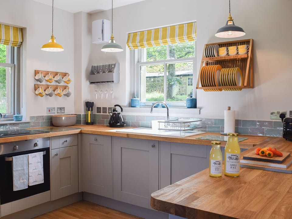 Kitchen/diner | The Lodge @ East Neuk Orchards - Self Catering @ East Neuk Orchards, Pittenweem, near Anstruther