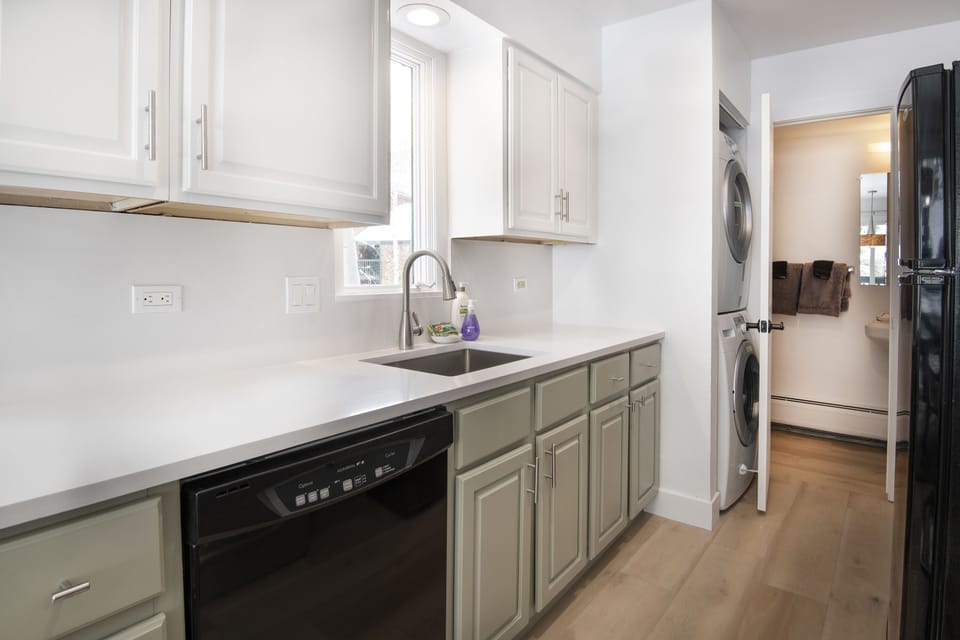 Updated kitchen with complimentary dish detergent, sponges, spices, foil & more
