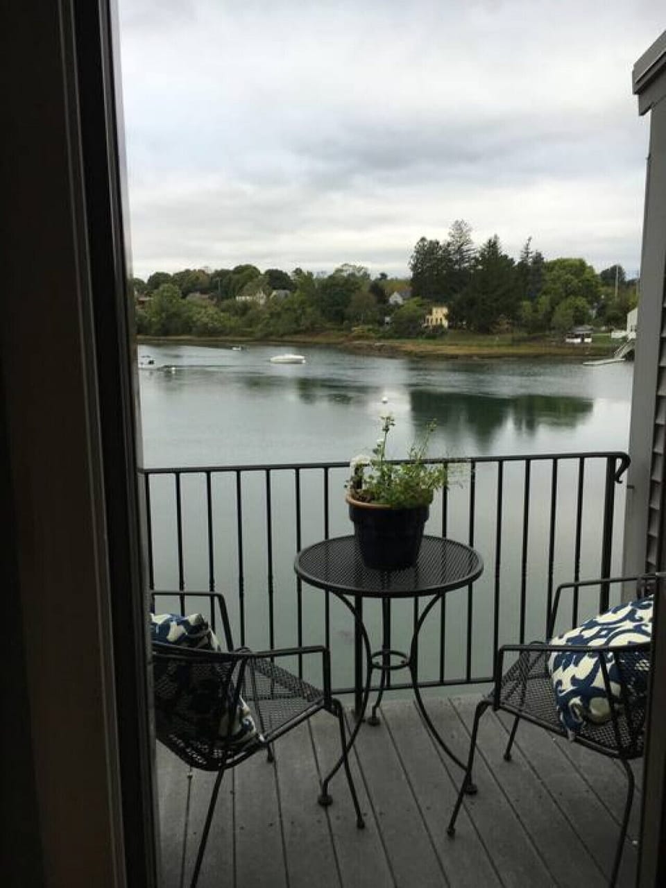 Private deck, amazing views of the salt water Piscataqua River that flows to/from North Mill Pond the  pond with the tide.