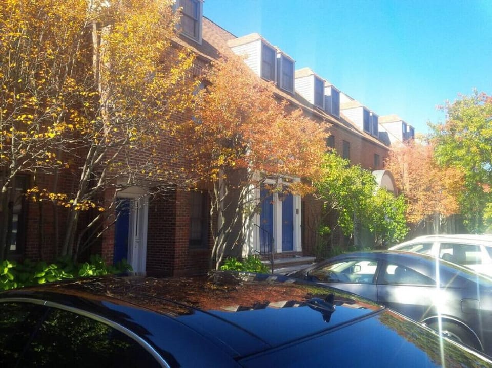 ,Located on the top two floors, (2nd and 3rd fl)- 1st floor is a small investment business, so very quite.