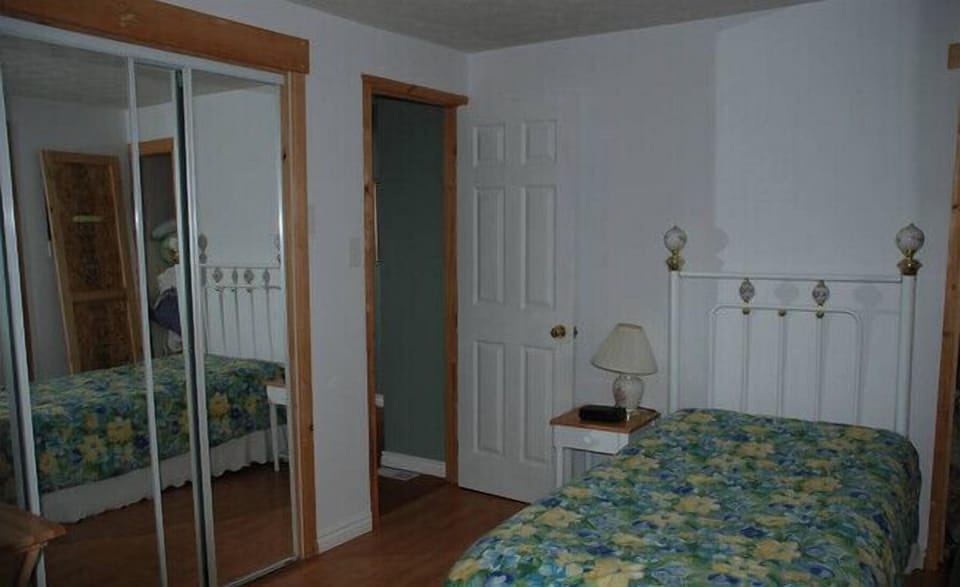 3 of the bedroom have their own private decks.