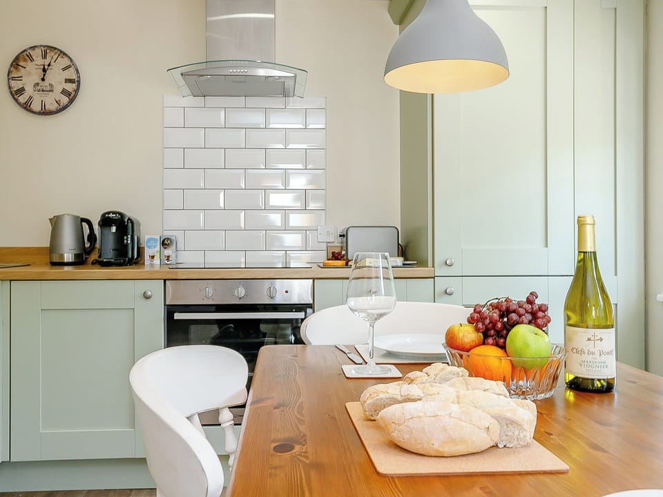Kitchen and dining area | Wits End Cottage, Roughton, near Woodhall Spa
