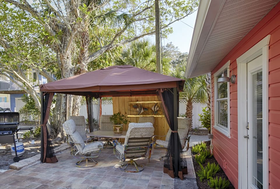 Easy grilling and dining for 6 right off the kitchen by the lovely tiered garden
