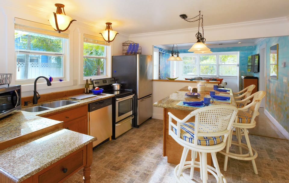 Entertain & cook seating for 4 and beautiful glassware
