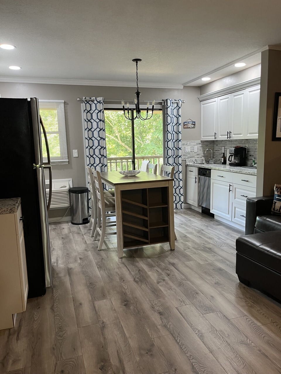 Coffee machine and dishwasher on the other side of the kitchenette. Always great to have additional counter space!