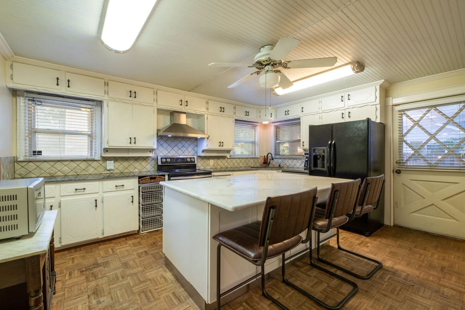 Large island with double oven-with bar seating 