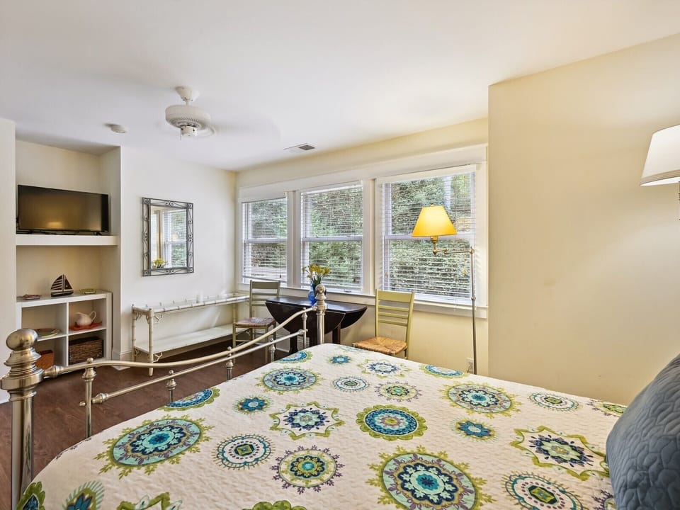Private Mother In Law Suite off Garage at 11 Myrtle Lane