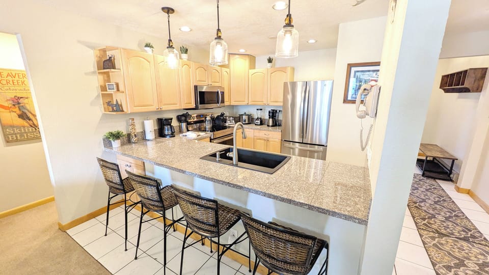 Beaver Creek West K-3 Kitchen with breakfast bar