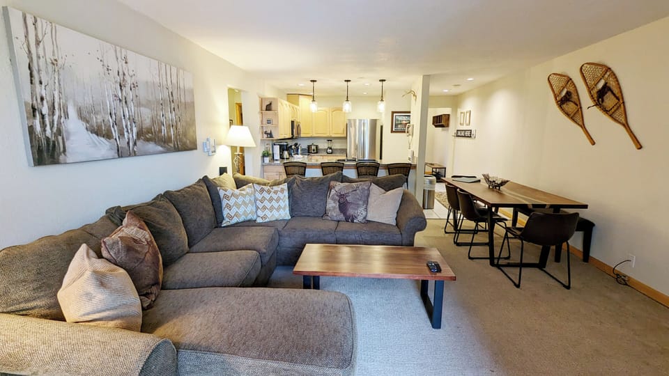 Beaver Creek West K-3 Living room and kitchen