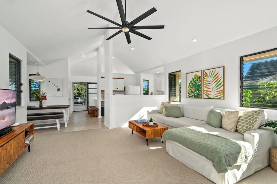 Living Room & Entrance