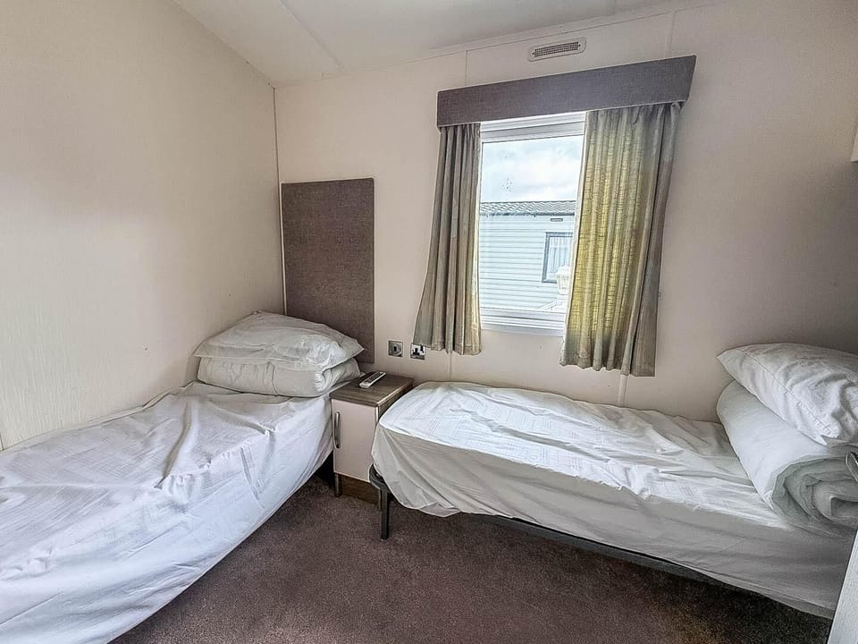 Make your UK staycation special with caravan breaks in Suffolk at Broadland Sands Holiday Park, where you’ll find cosy bedrooms in a caravan and easy access to breathtaking Suffolk beaches UK.