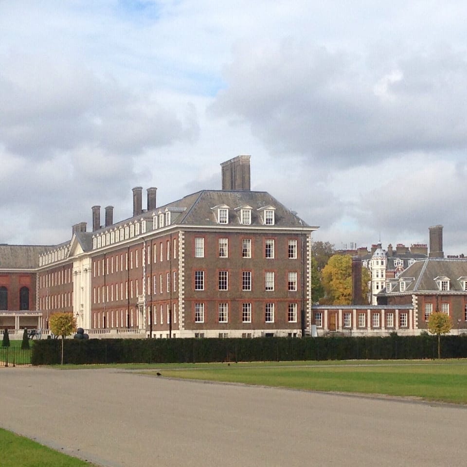Flat is one block from the Royal Hospital 