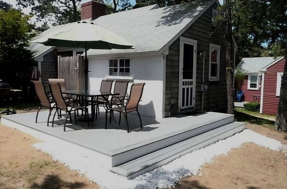 Enjoy the outdoor dining area, charcoal grill, beach chairs and outdoor shower