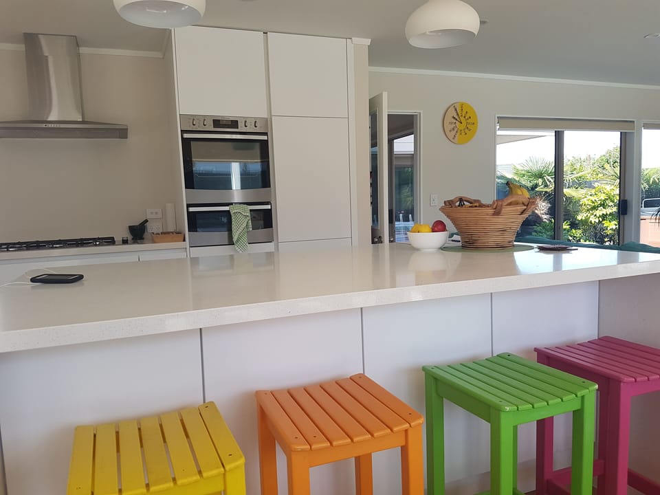 Brand new entertainers kitchen: gas hob, double oven, dishdrawers, boiling tap