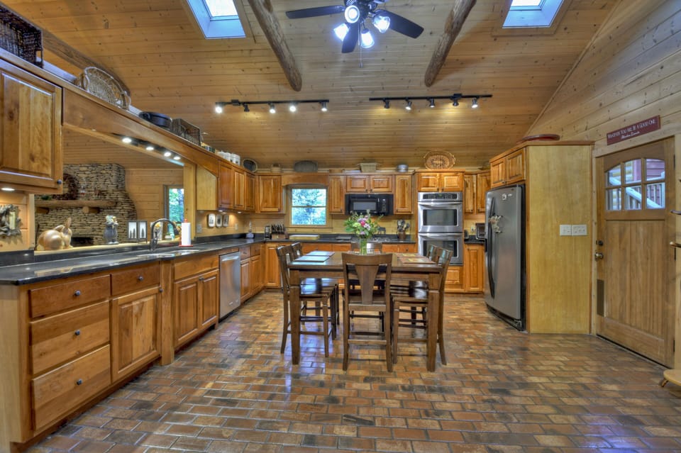 Huge Kitchen with Butler's Pantry