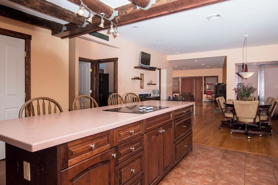 Full chef's kitchen with long breakfast bar table