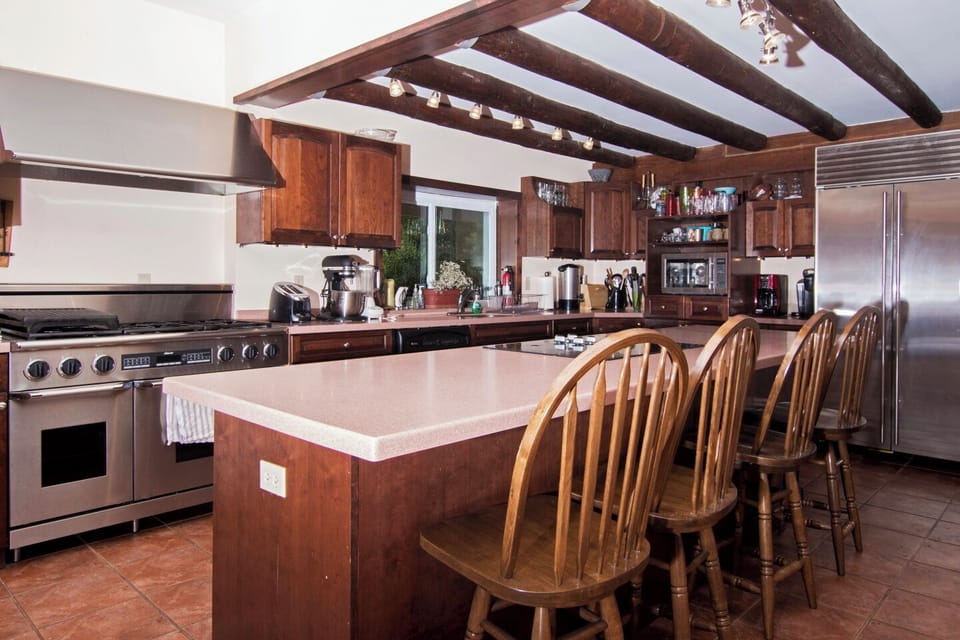 Full chef's kitchen