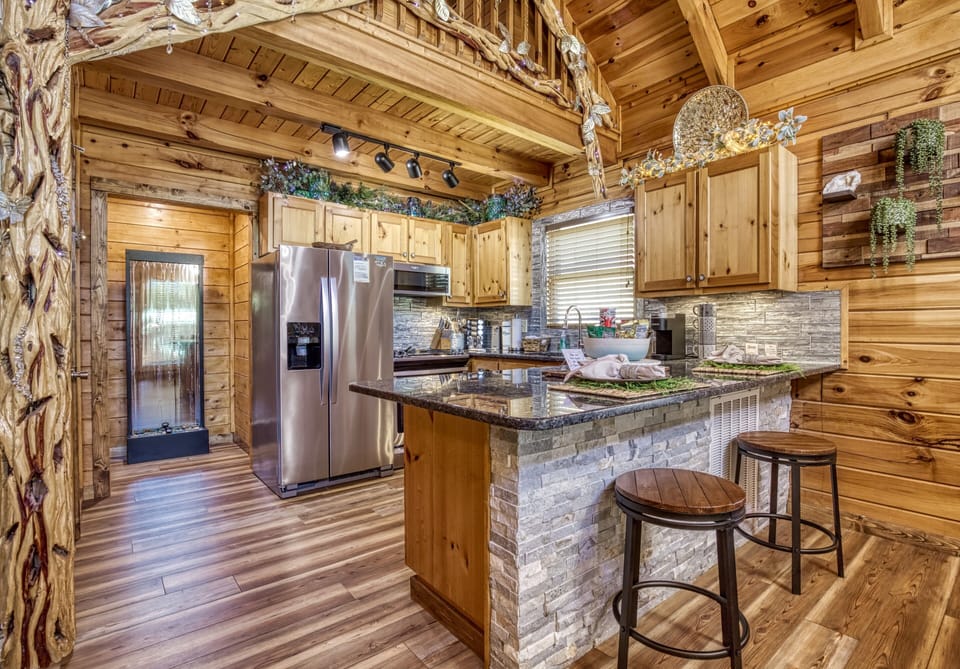 Spa Cabin in the Smokies - Spa Dee Dah - Fully furnished kitchen with granite countertops and stainless steel appliances