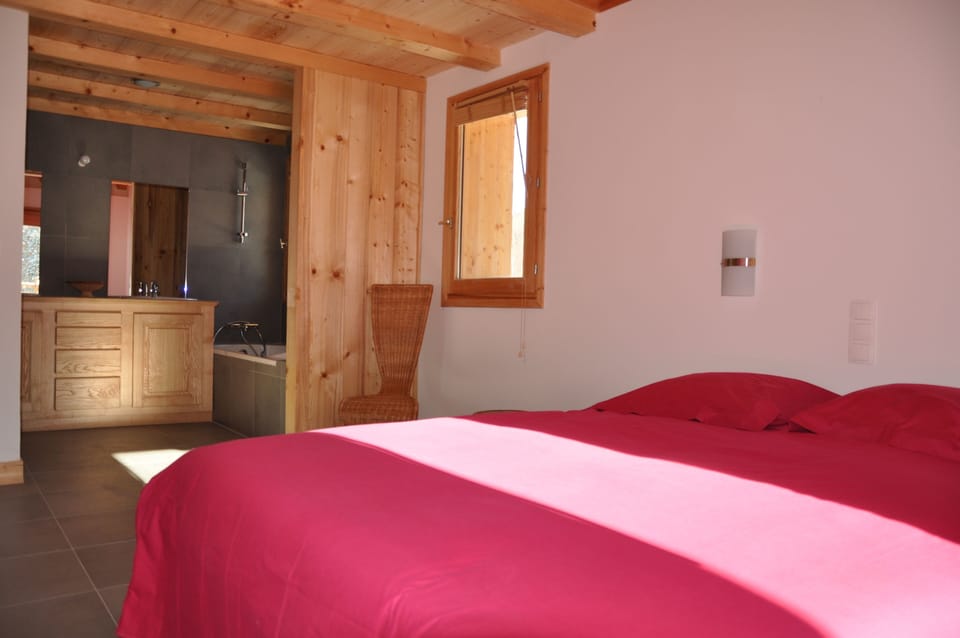 A deluxe Chalet D 'Edmond in Paradiski