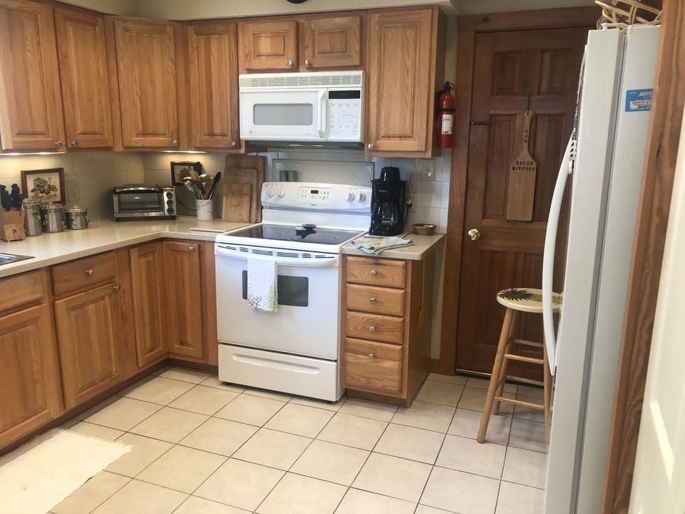 More kitchen - stove and microwave