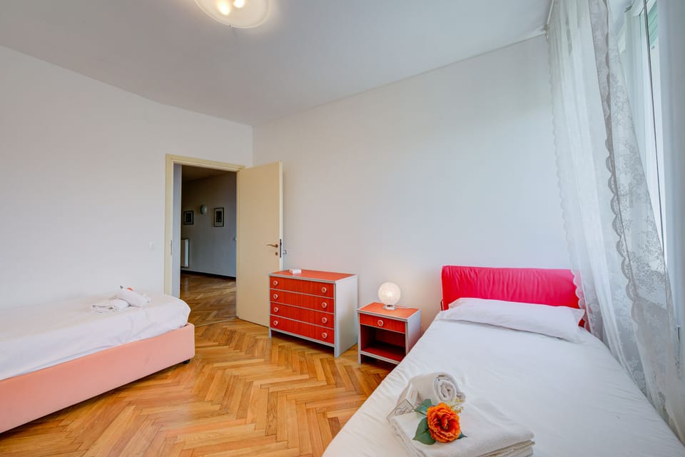 Twin bedroom