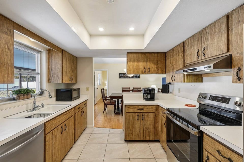 Fully equipped kitchen with ample counter space—ideal for cooking meals at home