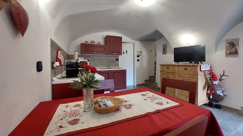 CUCINA A VISTA PERFETTAMENTE ATTREZZATA