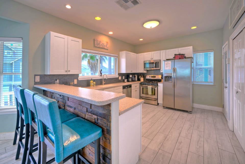 Fully equipped Chef's kitchen