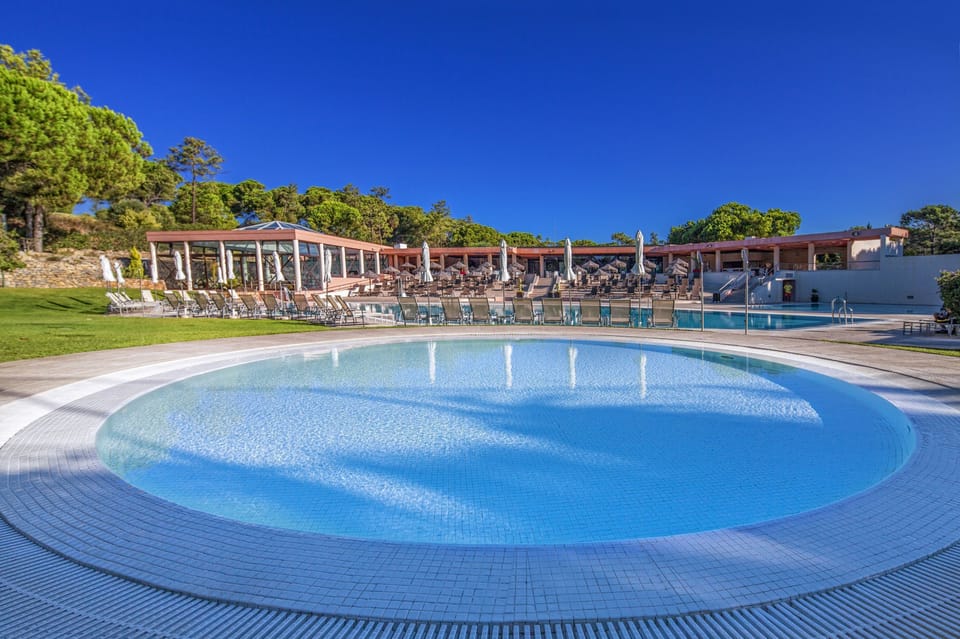  Let the kids splash and play safely in the dedicated children’s pool under the Algarve sun.