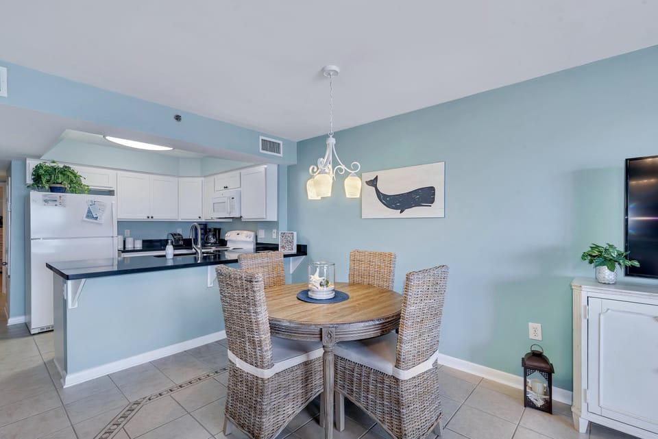 Cozy Dining Area for 4