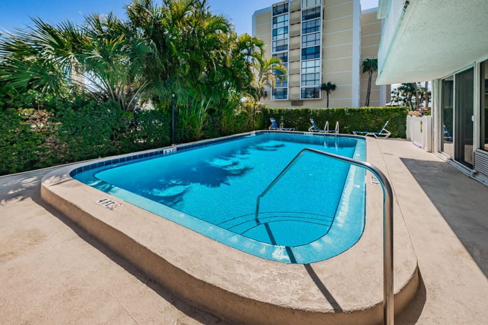 Pool has stairs at shallow end. This side is 4ft, goes to 6.5 on other side.