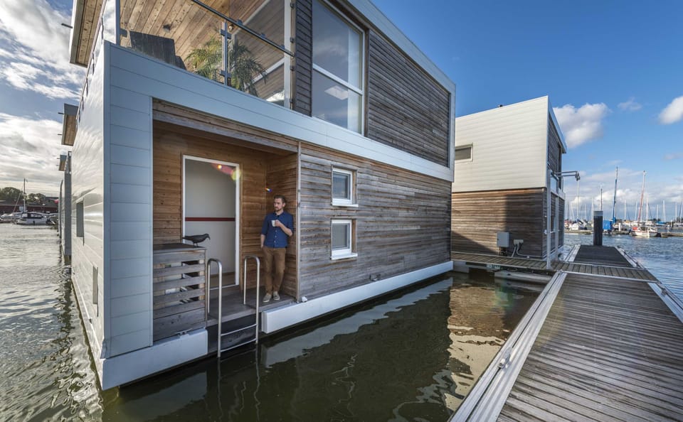 Floating House 1 Struck with fireplace - 01. Floating Houses (95 m²) with fireplace Docked boat in Mecklenburg-Vorpommern, Germany